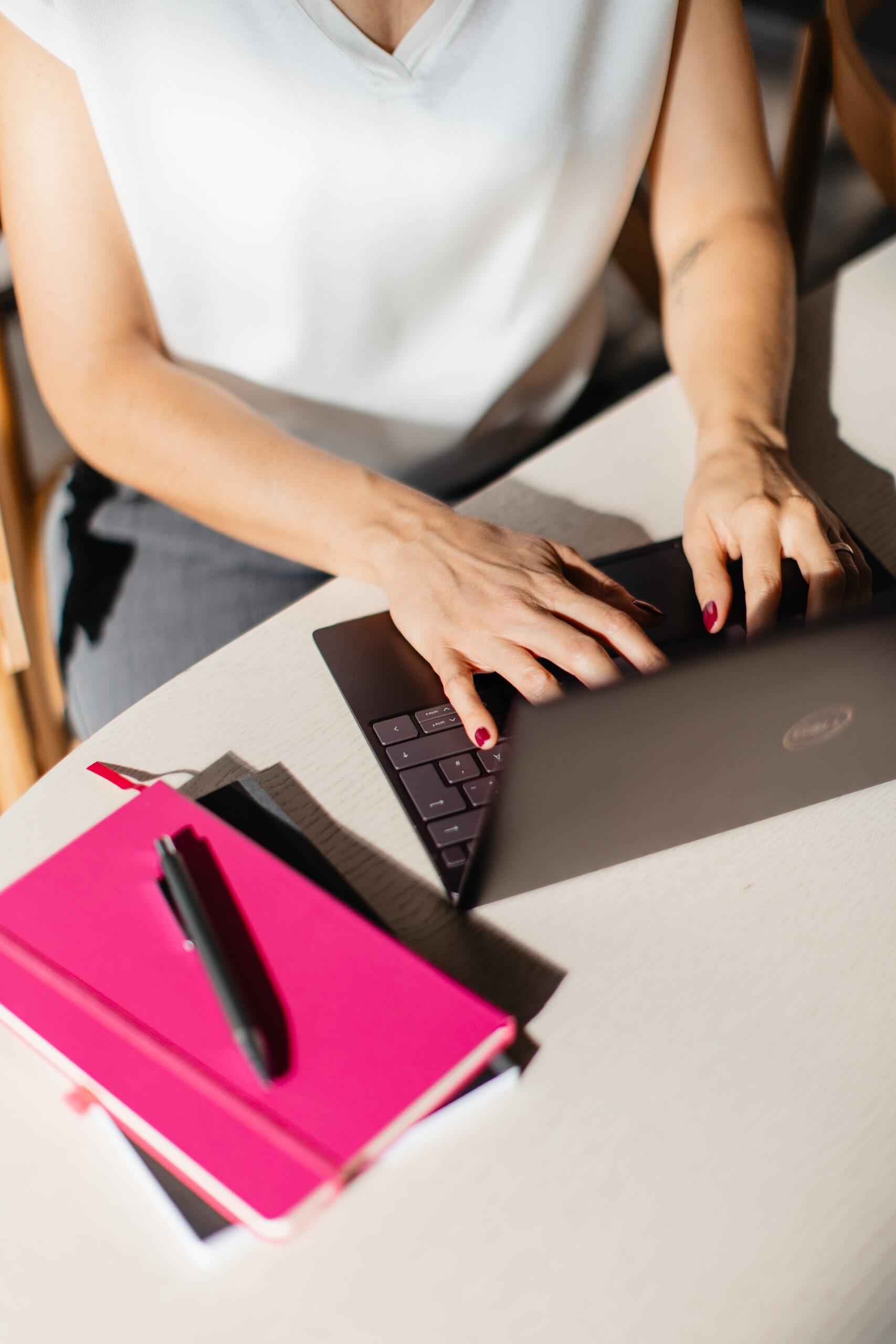 Lisa Pertagnol am Schreiben